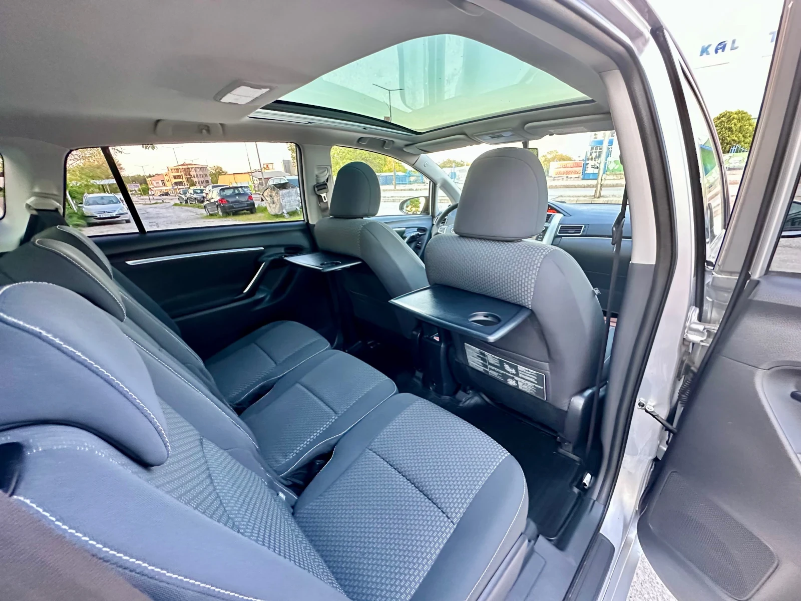 Toyota Verso 2.0D4D, снимка 14 - Автомобили и джипове - 54445016