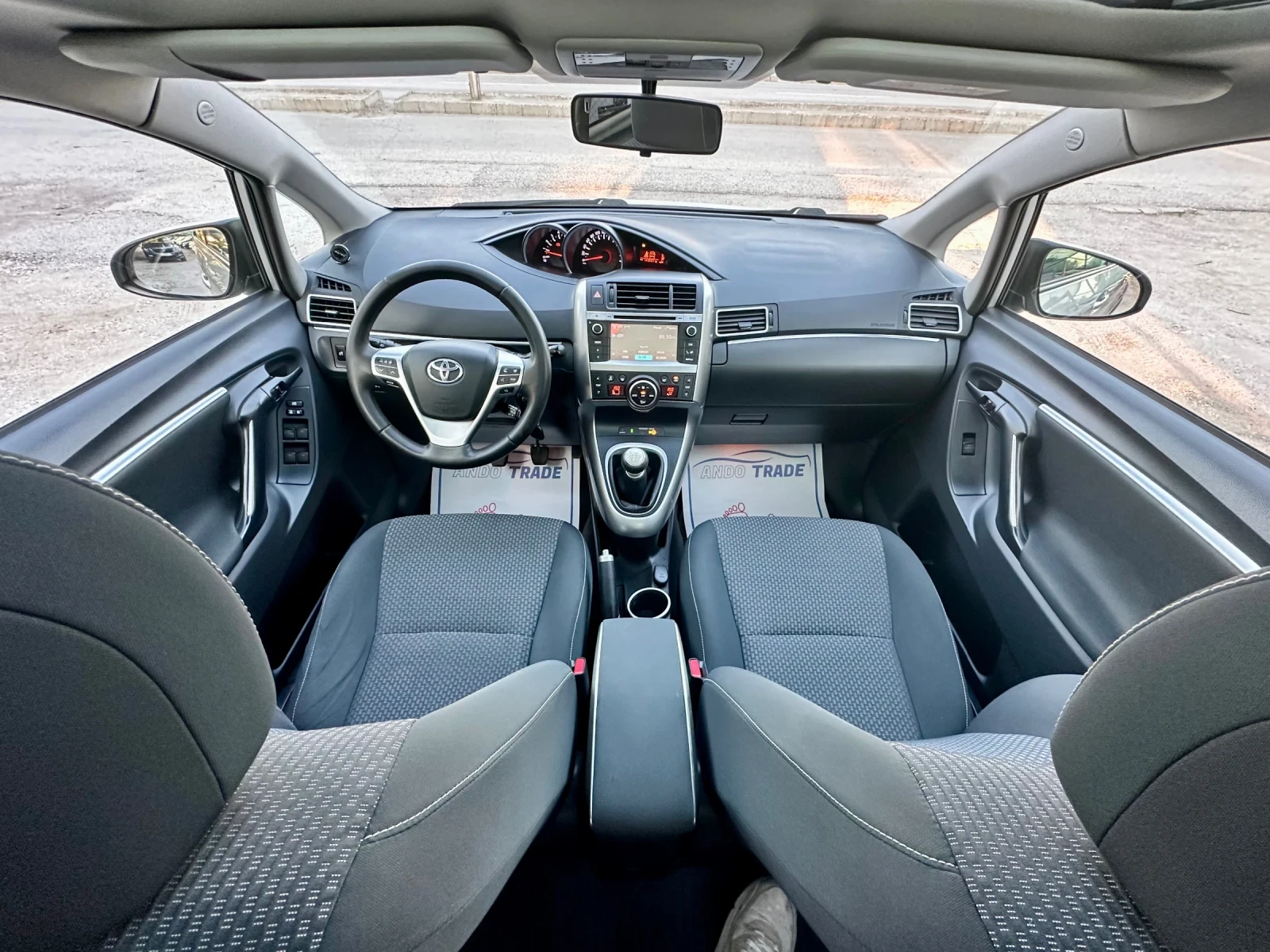 Toyota Verso 2.0D4D, снимка 10 - Автомобили и джипове - 54445016