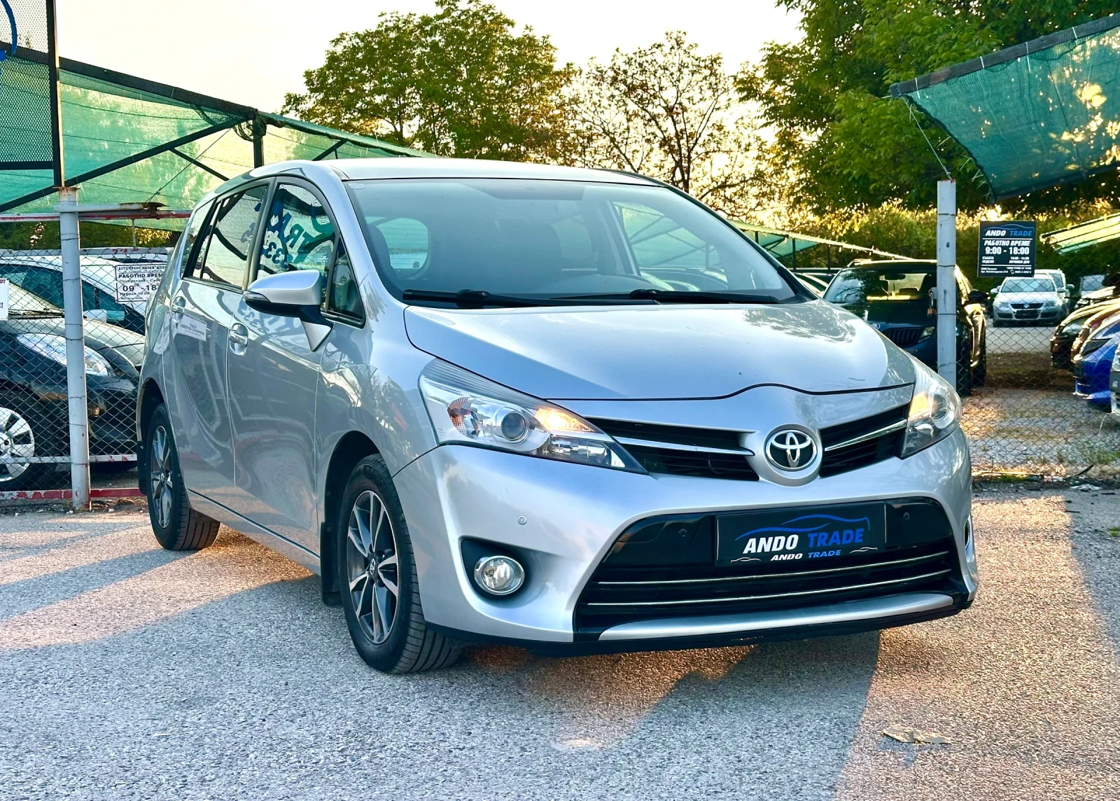 Toyota Verso 2.0D4D, снимка 3 - Автомобили и джипове - 54445016