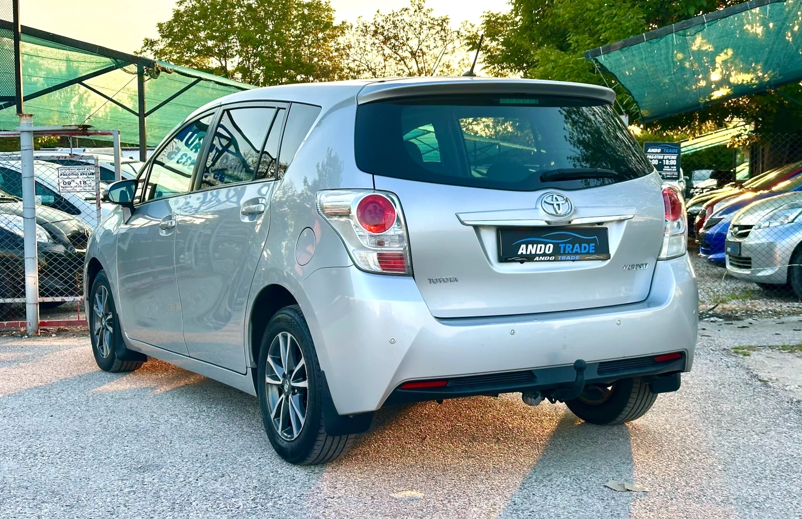 Toyota Verso 2.0D4D, снимка 5 - Автомобили и джипове - 54445016