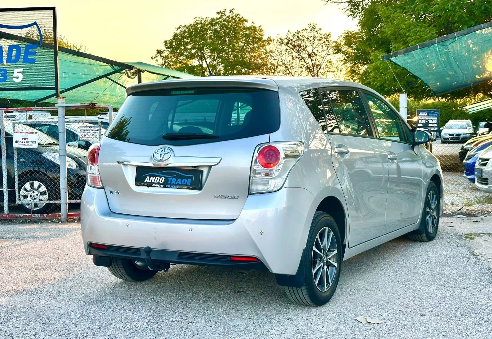 Toyota Verso 2.0D4D, снимка 7 - Автомобили и джипове - 54445016