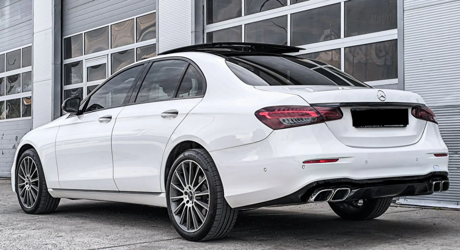 Mercedes-Benz E 220 4matic, снимка 4 - Автомобили и джипове - 54527960