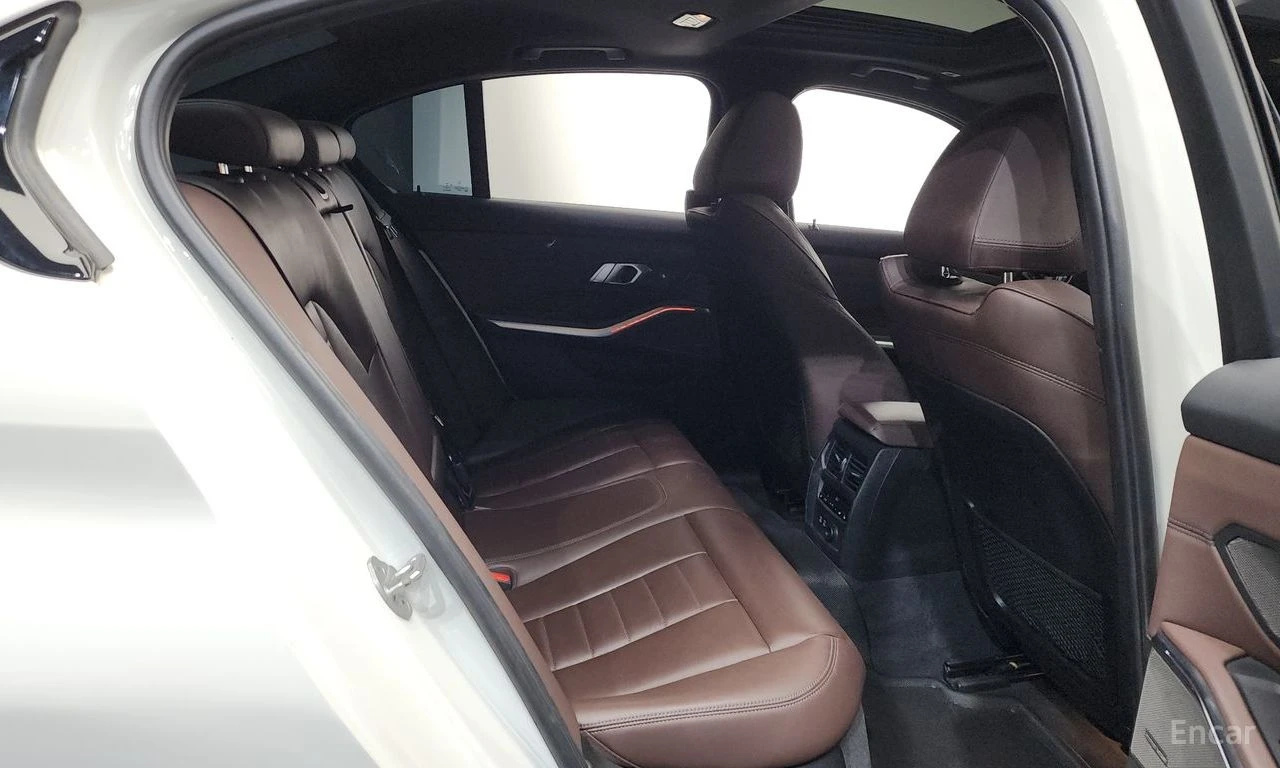 BMW 330 E* HYBRID* M* SPORT* 360КАМЕРА* LANE* ASSIST* , снимка 13 - Автомобили и джипове - 54592631