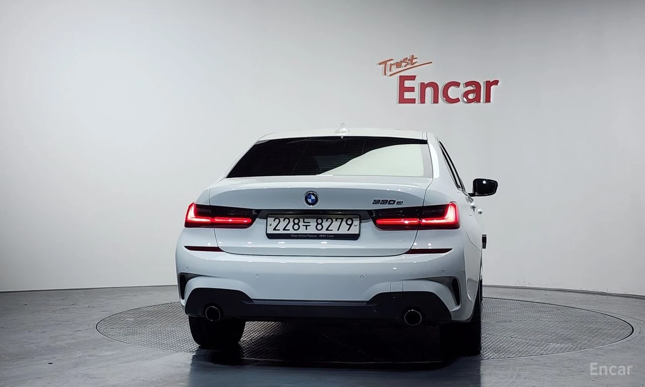 BMW 330 E* HYBRID* M* SPORT* 360КАМЕРА* LANE* ASSIST* , снимка 4 - Автомобили и джипове - 54592631