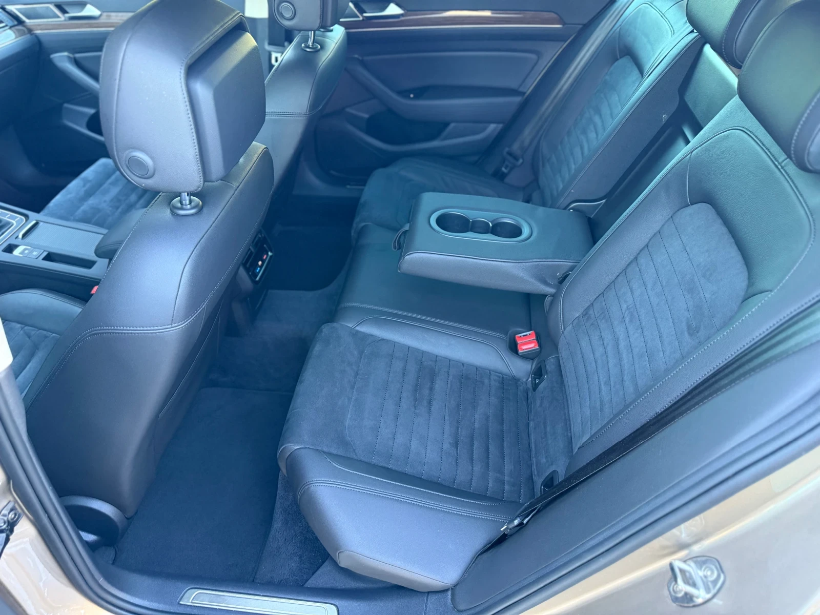 VW Passat HIGHLINE DIGITAL, снимка 14 - Автомобили и джипове - 54610677