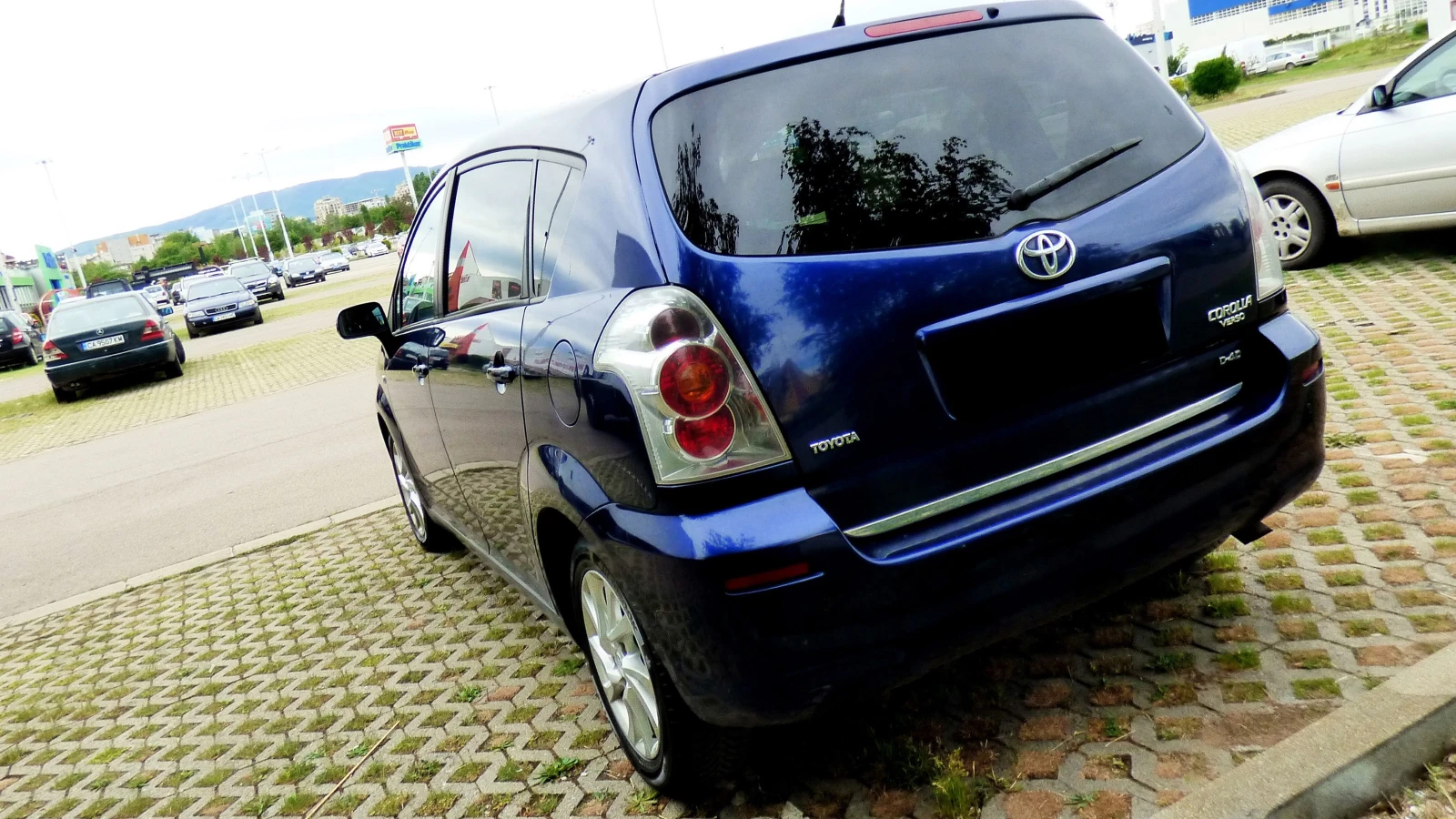 Toyota Corolla verso 2.2 D-4D (136 Hp) , снимка 4 - Автомобили и джипове - 54676185