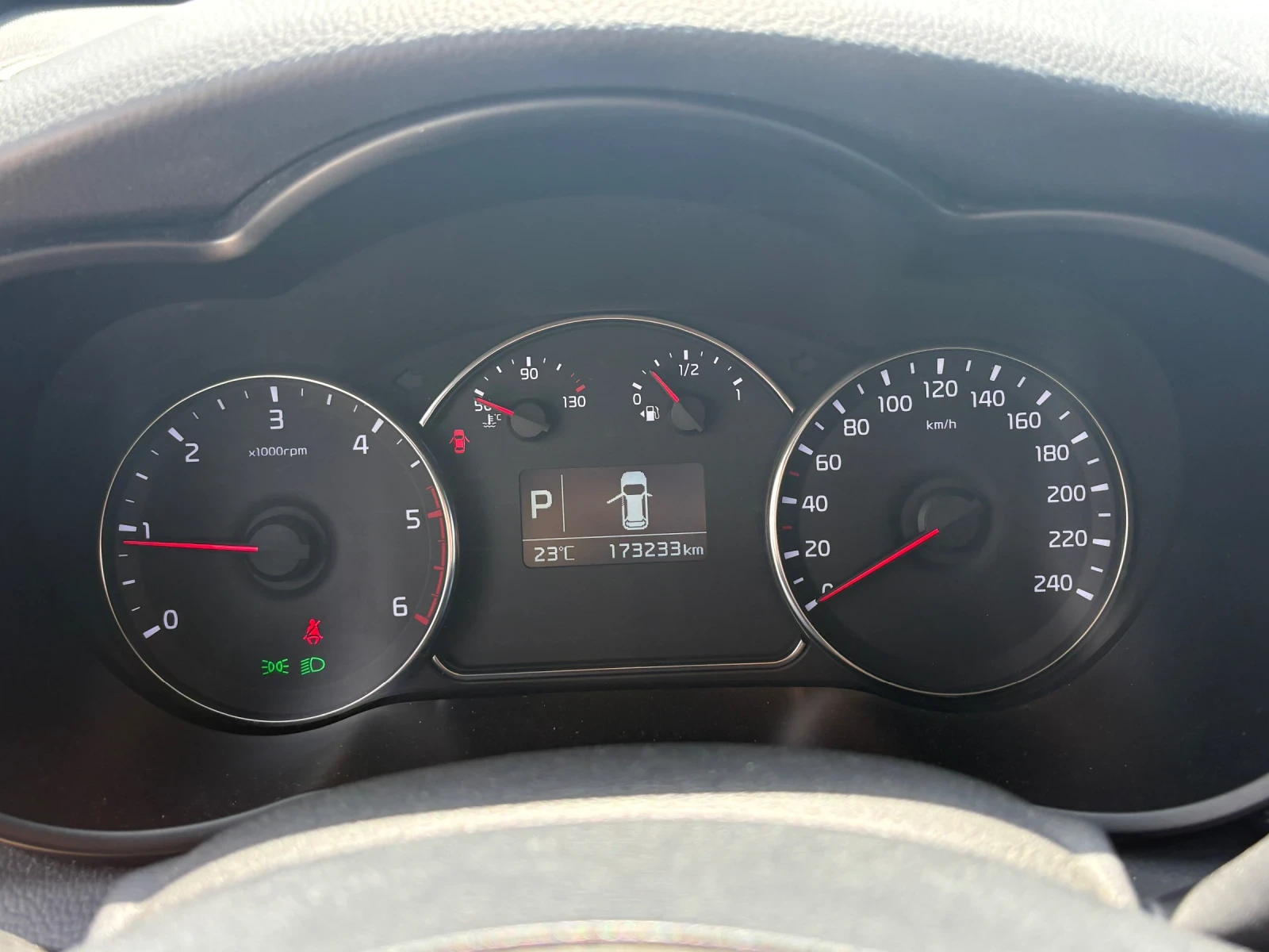 Kia Carens Automatic , снимка 10 - Автомобили и джипове - 54750939
