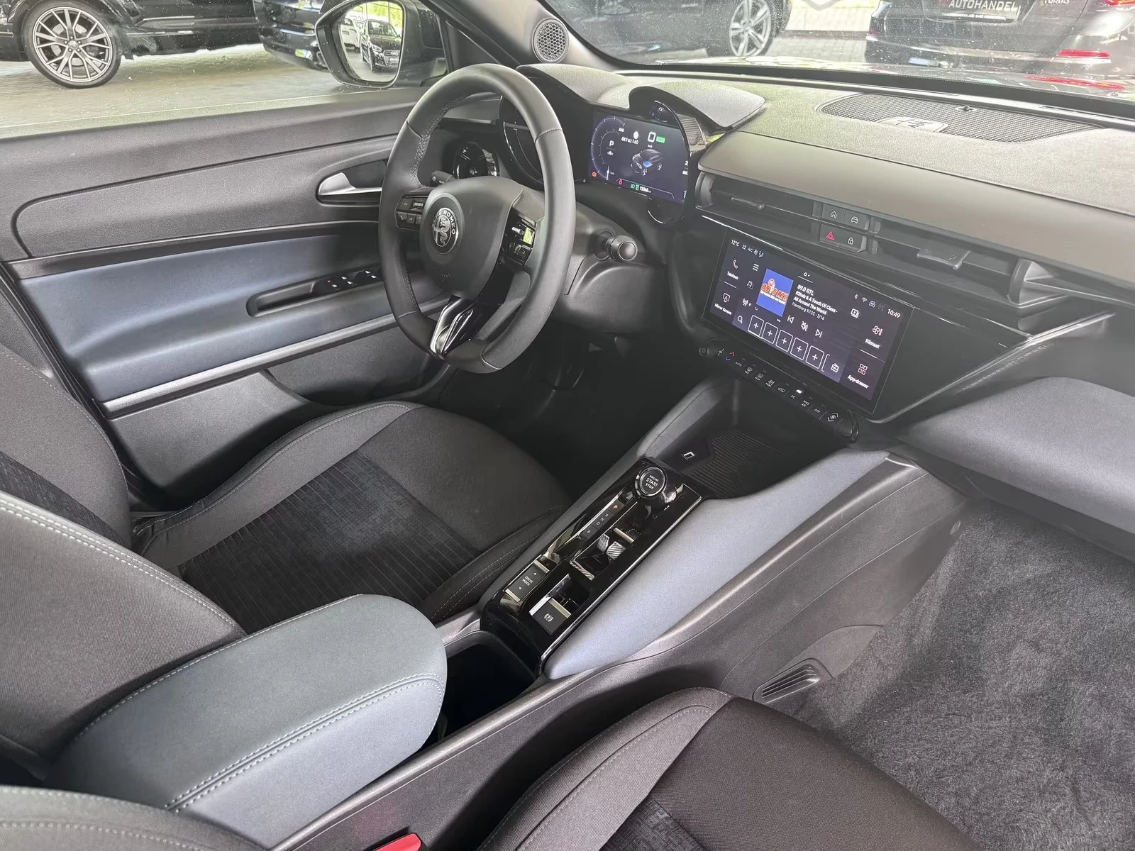 Alfa Romeo Junior ELECTRIC PARKTRONIC FULL LED ТЕРМОПОМПА, снимка 7 - Автомобили и джипове - 54802893