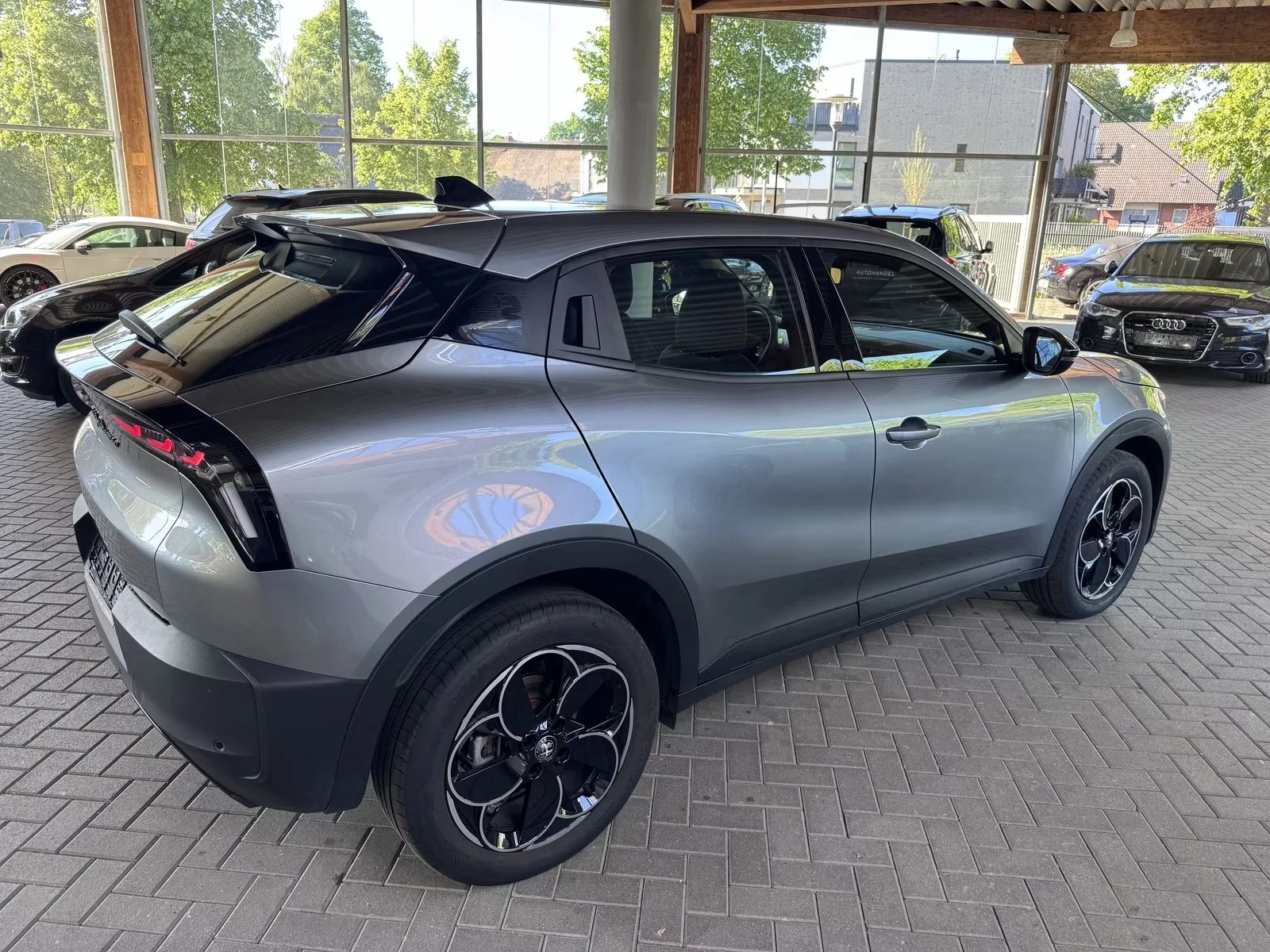 Alfa Romeo Junior ELECTRIC PARKTRONIC FULL LED ТЕРМОПОМПА, снимка 2 - Автомобили и джипове - 54802893