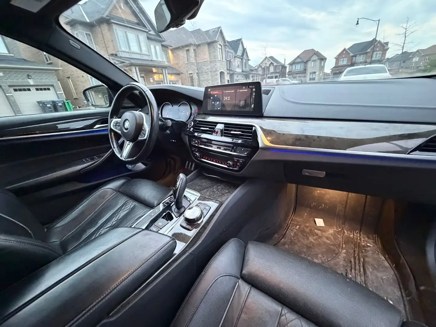 BMW 540 * xDrive* M* Обдух* Масаж* Дистроник* Амбиент* Диг, снимка 6 - Автомобили и джипове - 54930329