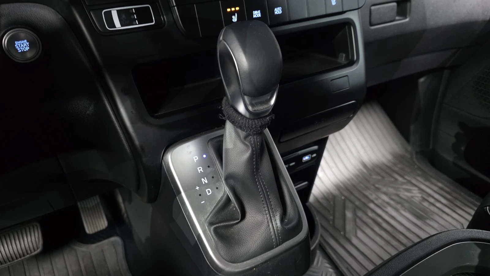 Hyundai Staria Modern* BLIND SPOT* ПОДГРЕВ ВОЛАН* КРАЙНА ЦЕНА, снимка 9 - Автомобили и джипове - 55348243