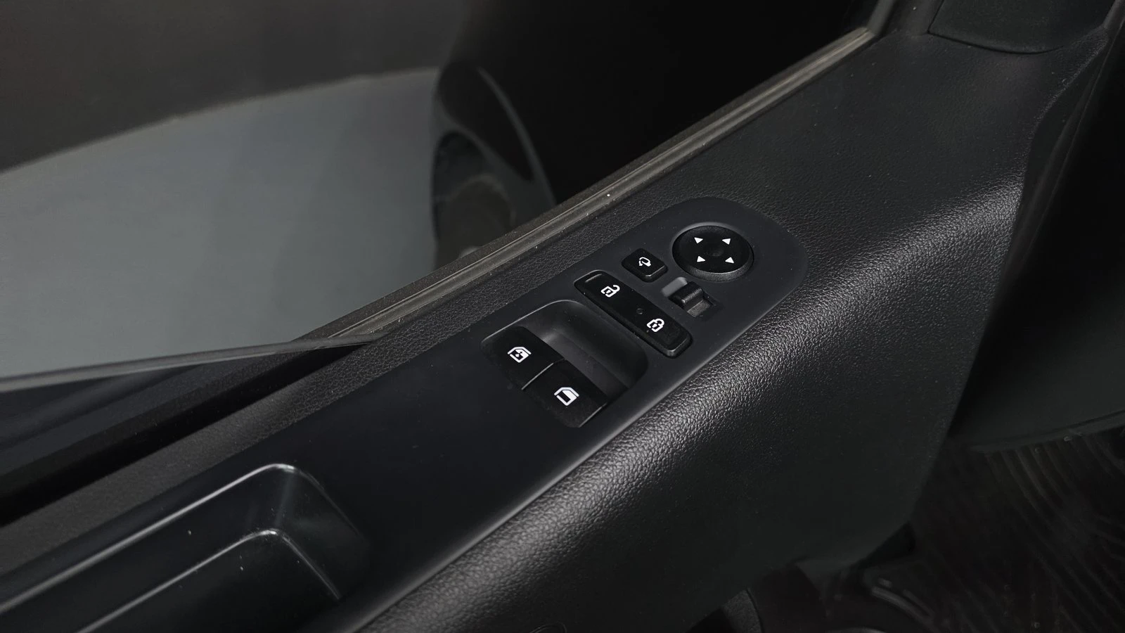 Hyundai Staria Modern* BLIND SPOT* ПОДГРЕВ ВОЛАН* КРАЙНА ЦЕНА, снимка 16 - Автомобили и джипове - 55348243