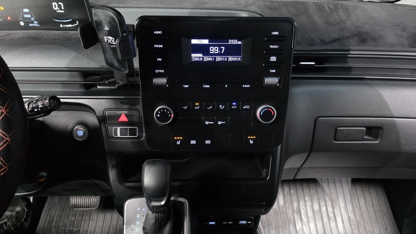 Hyundai Staria Modern* BLIND SPOT* ПОДГРЕВ ВОЛАН* КРАЙНА ЦЕНА, снимка 14 - Автомобили и джипове - 55348243