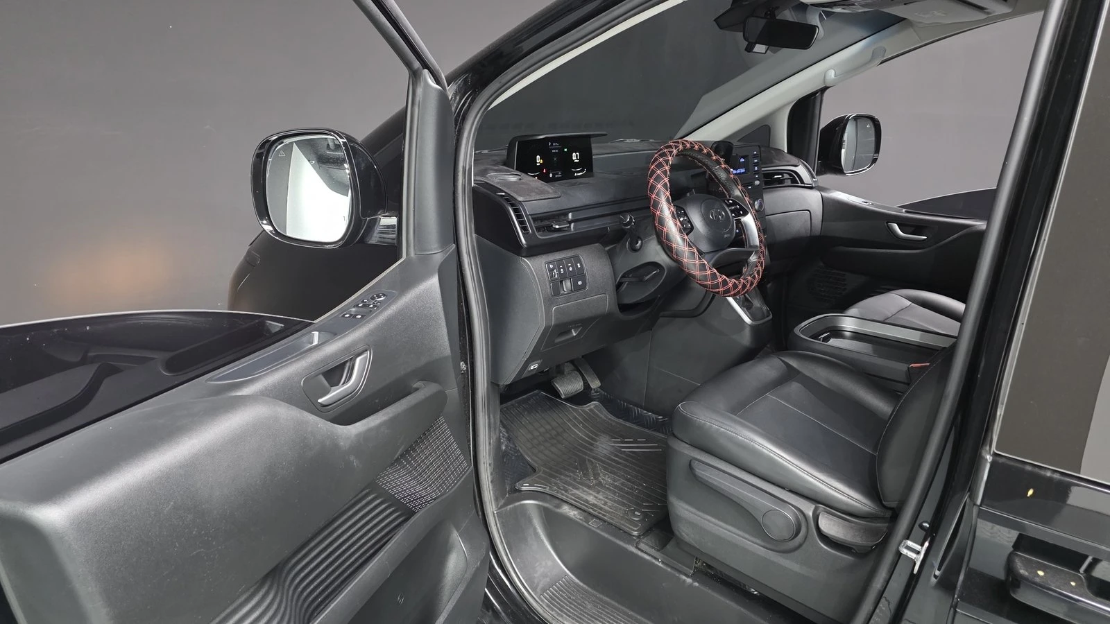 Hyundai Staria Modern* BLIND SPOT* ПОДГРЕВ ВОЛАН* КРАЙНА ЦЕНА, снимка 10 - Автомобили и джипове - 55348243