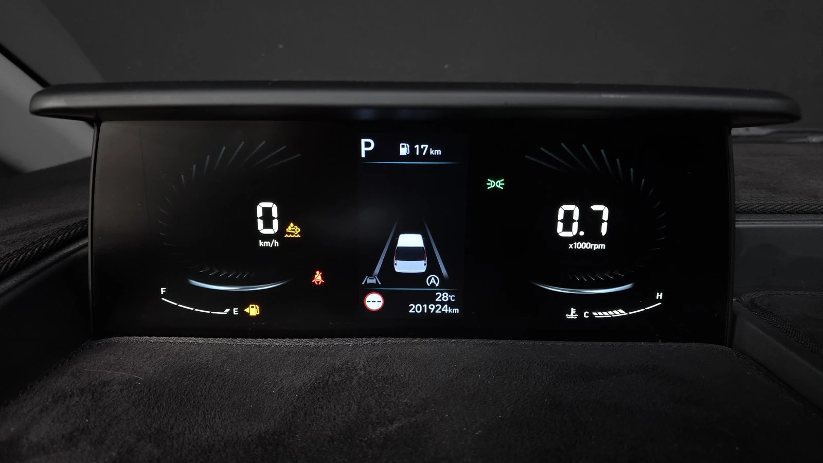 Hyundai Staria Modern* BLIND SPOT* ПОДГРЕВ ВОЛАН* КРАЙНА ЦЕНА, снимка 8 - Автомобили и джипове - 55348243