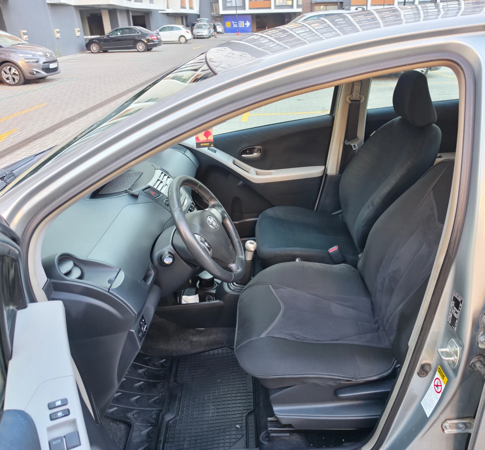 Toyota Yaris 1.4 D-4D, снимка 7 - Автомобили и джипове - 55649148