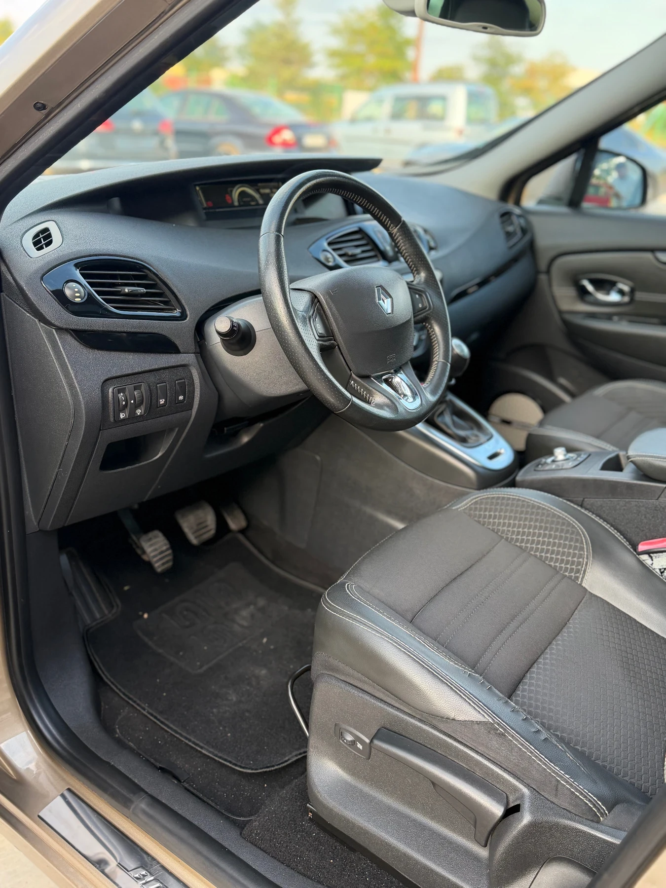 Renault Scenic 132 к.с * 4 цилиндъра, снимка 8 - Автомобили и джипове - 55667060