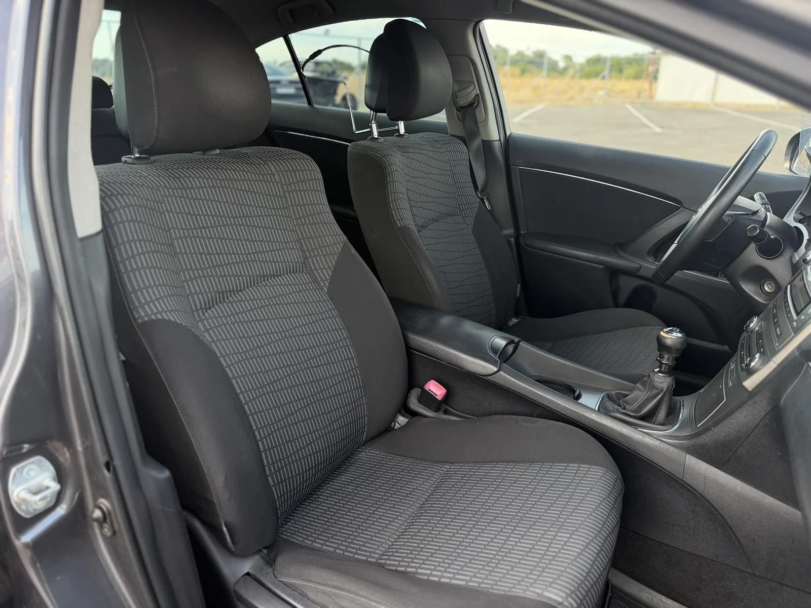 Toyota Avensis, снимка 10 - Автомобили и джипове - 56110574