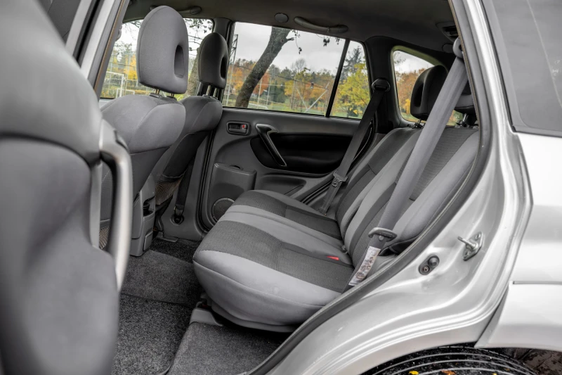 Toyota Rav4 D4D, снимка 5 - Автомобили и джипове - 52420911