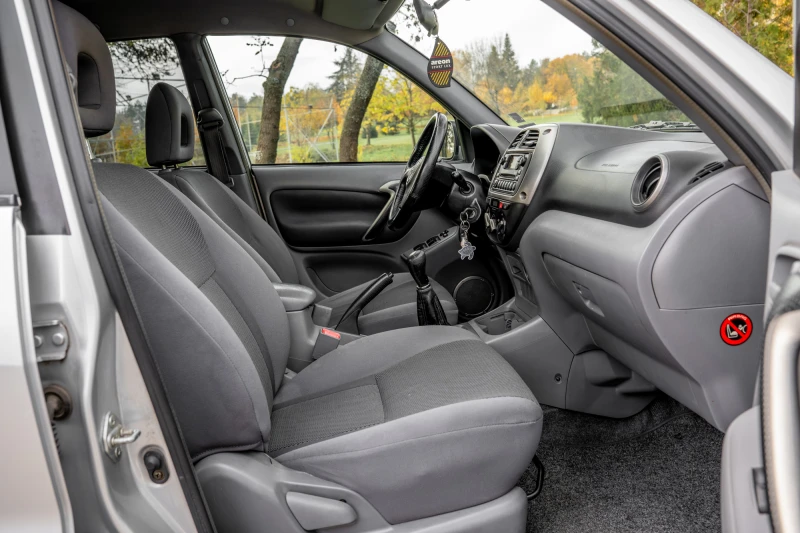Toyota Rav4 D4D, снимка 8 - Автомобили и джипове - 52420911