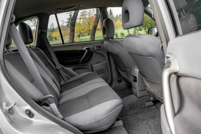 Toyota Rav4 D4D, снимка 9 - Автомобили и джипове - 52420911