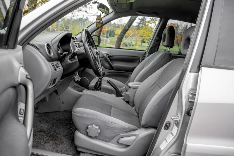 Toyota Rav4 D4D, снимка 4 - Автомобили и джипове - 52420911