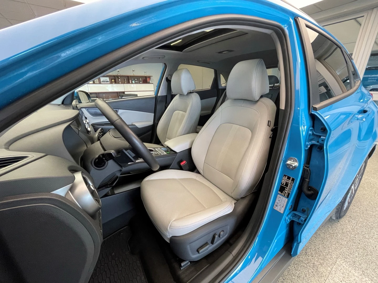 Hyundai Kona EV 64 kWh PREMIUM - изображение 10