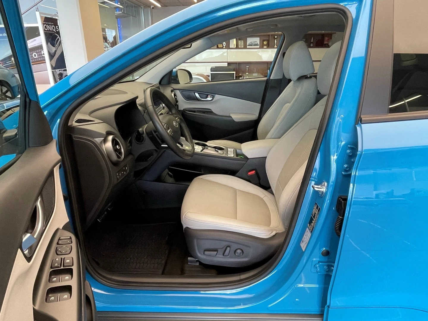 Hyundai Kona EV 64 kWh PREMIUM - изображение 9