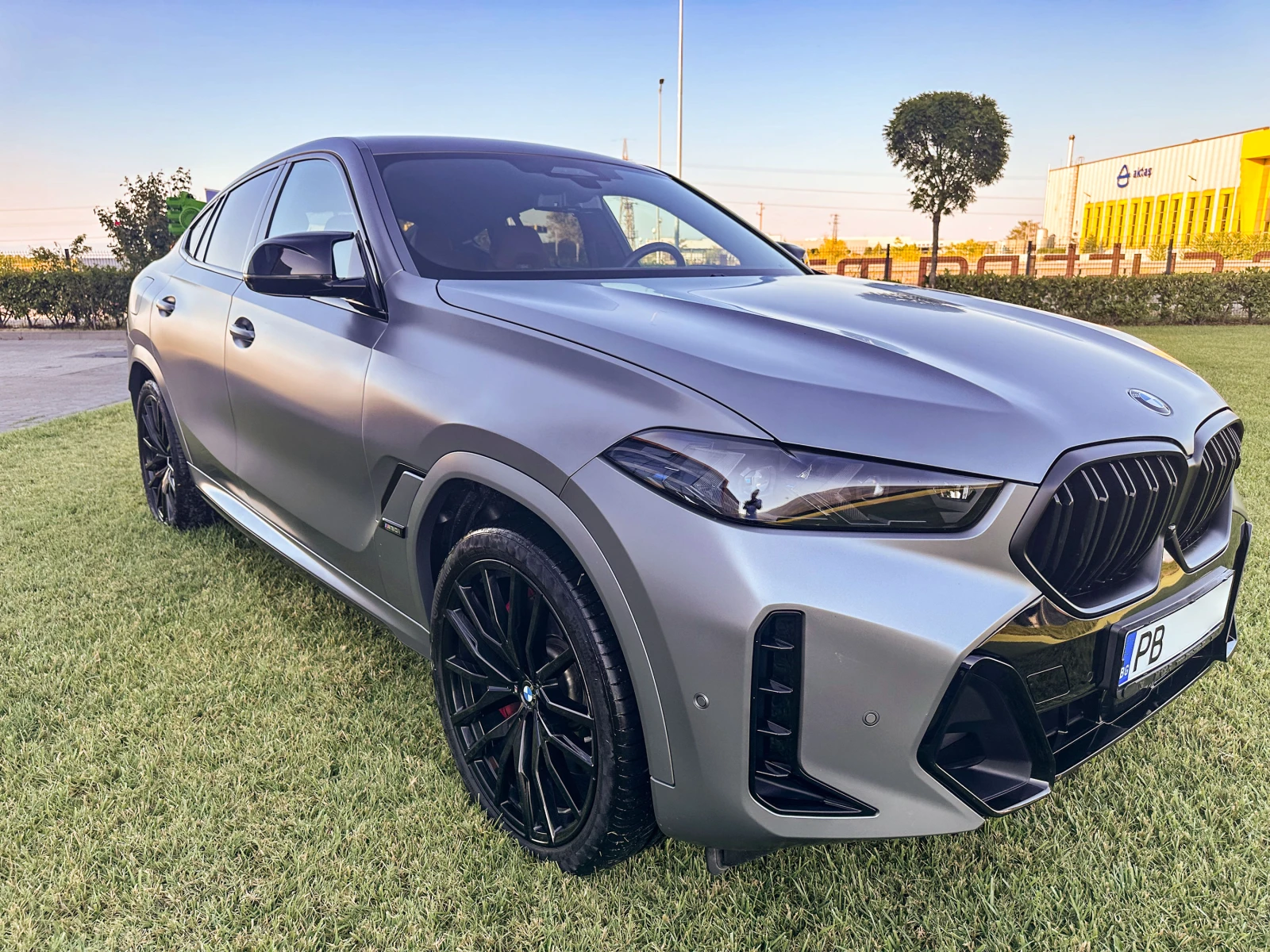 BMW X6 M60i M-SPORT PRO H&K PANO-SKY CARBON - изображение 2