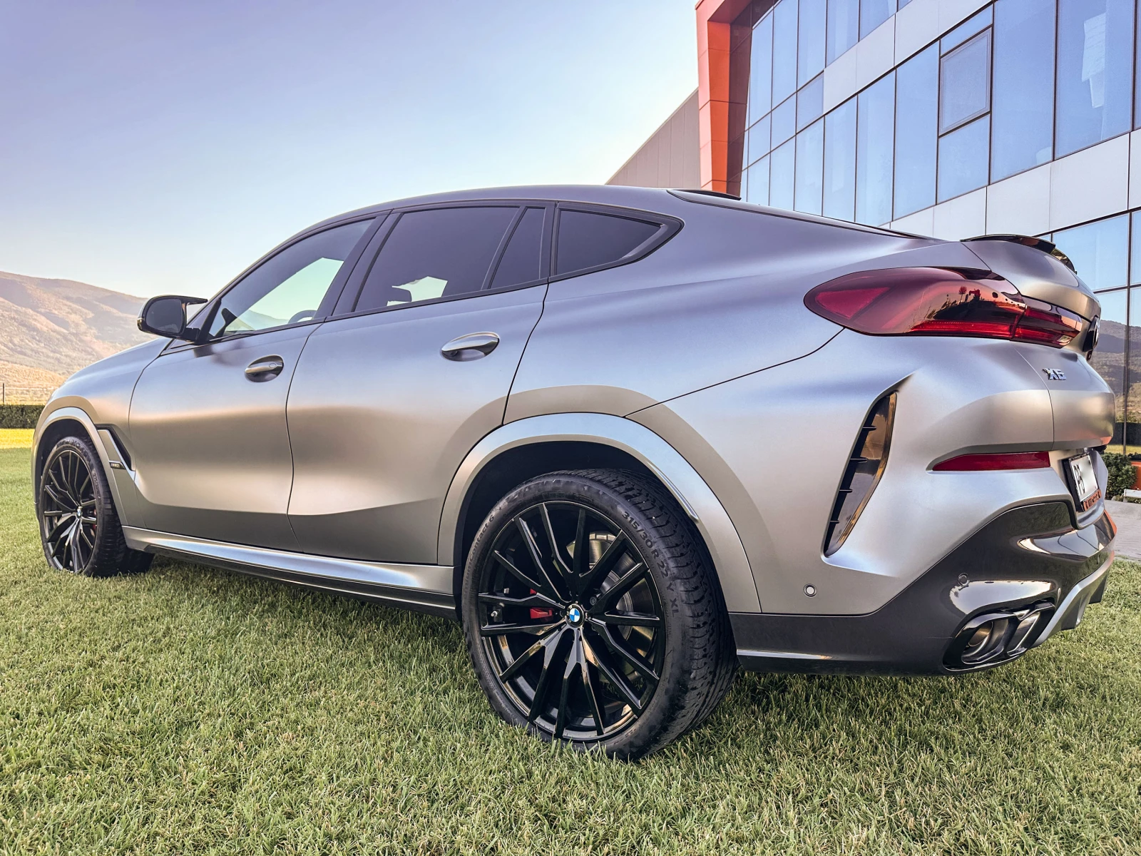 BMW X6 M60i M-SPORT PRO H&K PANO-SKY CARBON - изображение 7