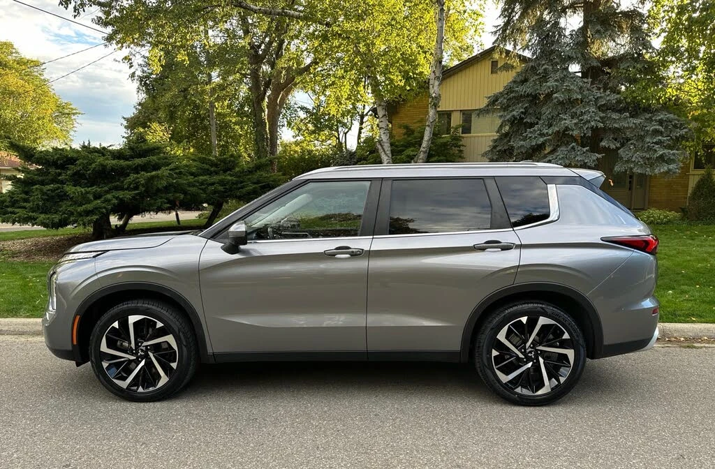 Mitsubishi Outlander SE CARPLAY* CAM* BLINDSPOT* ПОДГРЕВ*  - изображение 2
