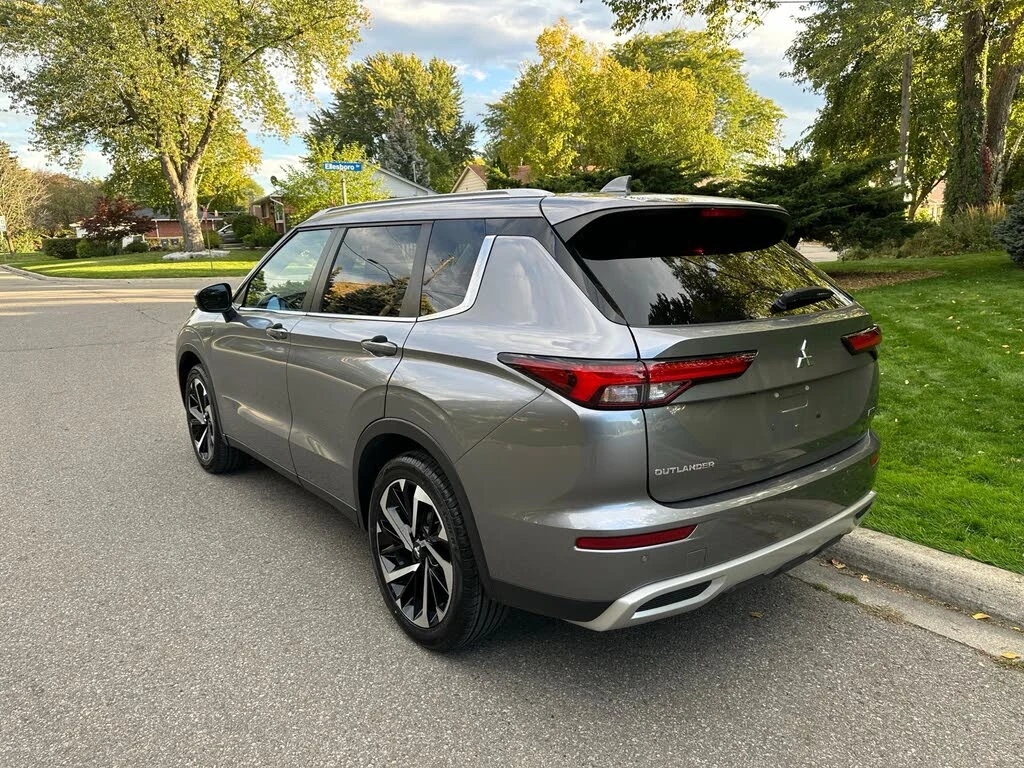 Mitsubishi Outlander SE CARPLAY* CAM* BLINDSPOT* ПОДГРЕВ*  - изображение 3