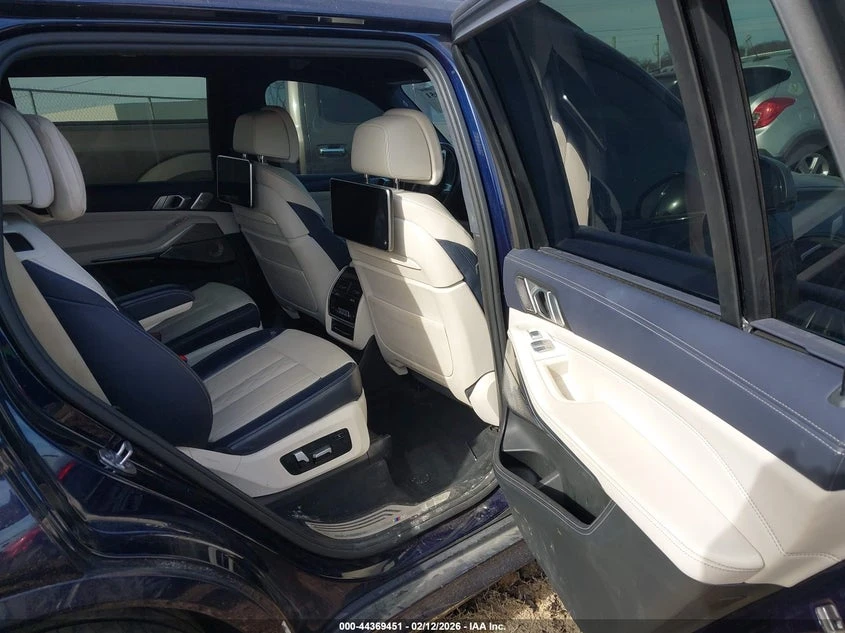 BMW X7 4.4l M50I - изображение 8