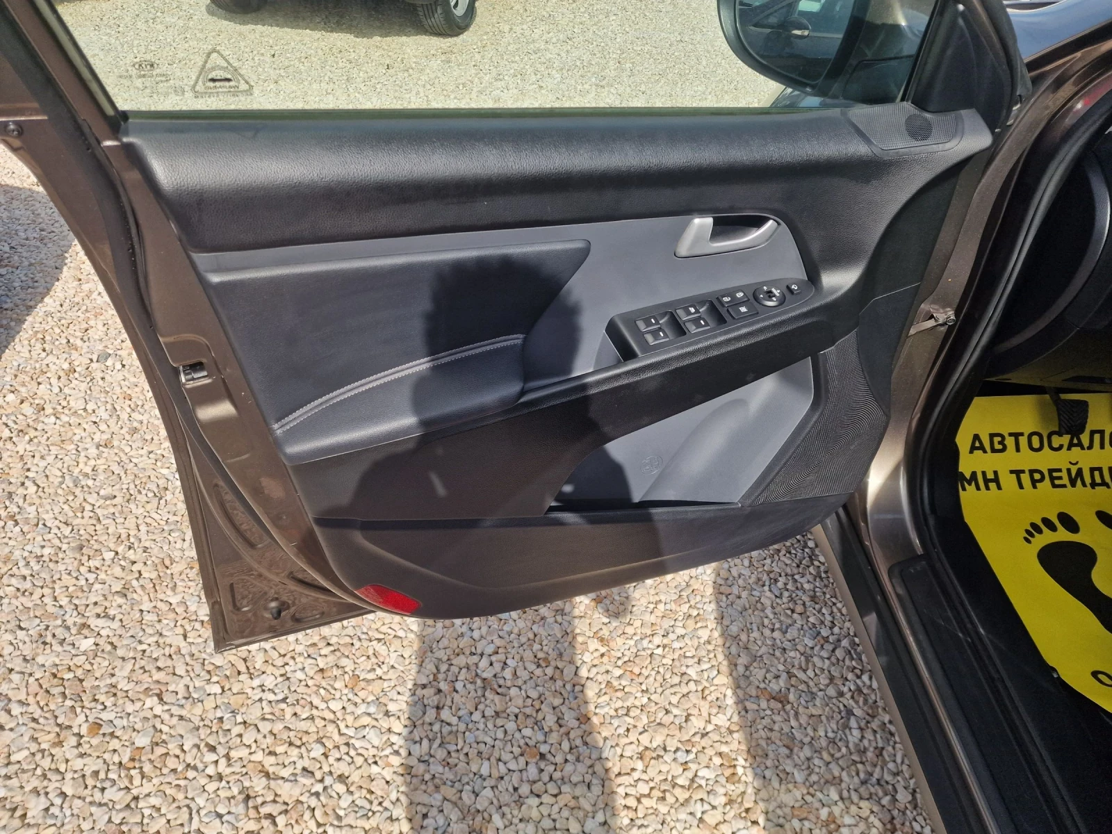 Kia Sportage 1.7-OBSLUJENA, снимка 8 - Автомобили и джипове - 54228062