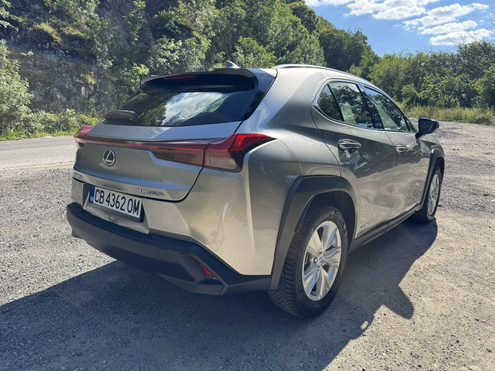Lexus UX 250h Обслужен / Гаранционен, снимка 4 - Автомобили и джипове - 55236181