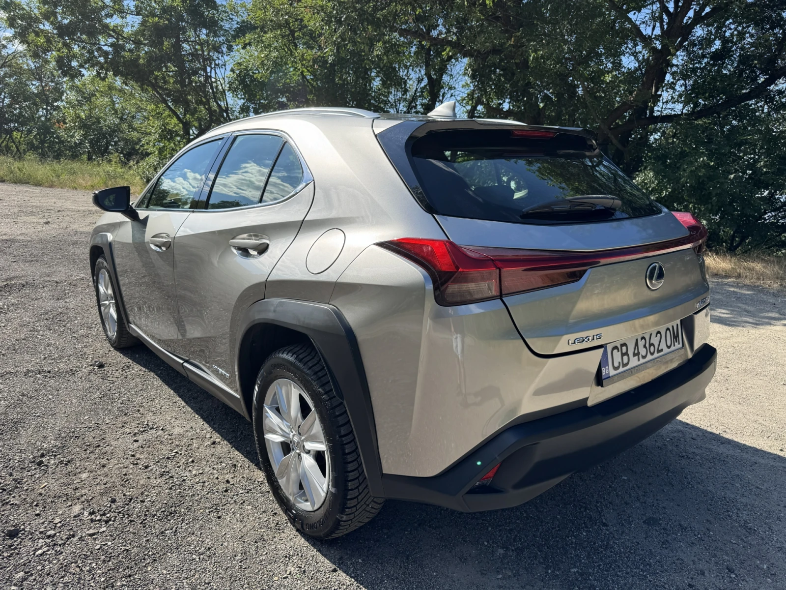 Lexus UX 250h Обслужен / Гаранционен, снимка 3 - Автомобили и джипове - 55236181