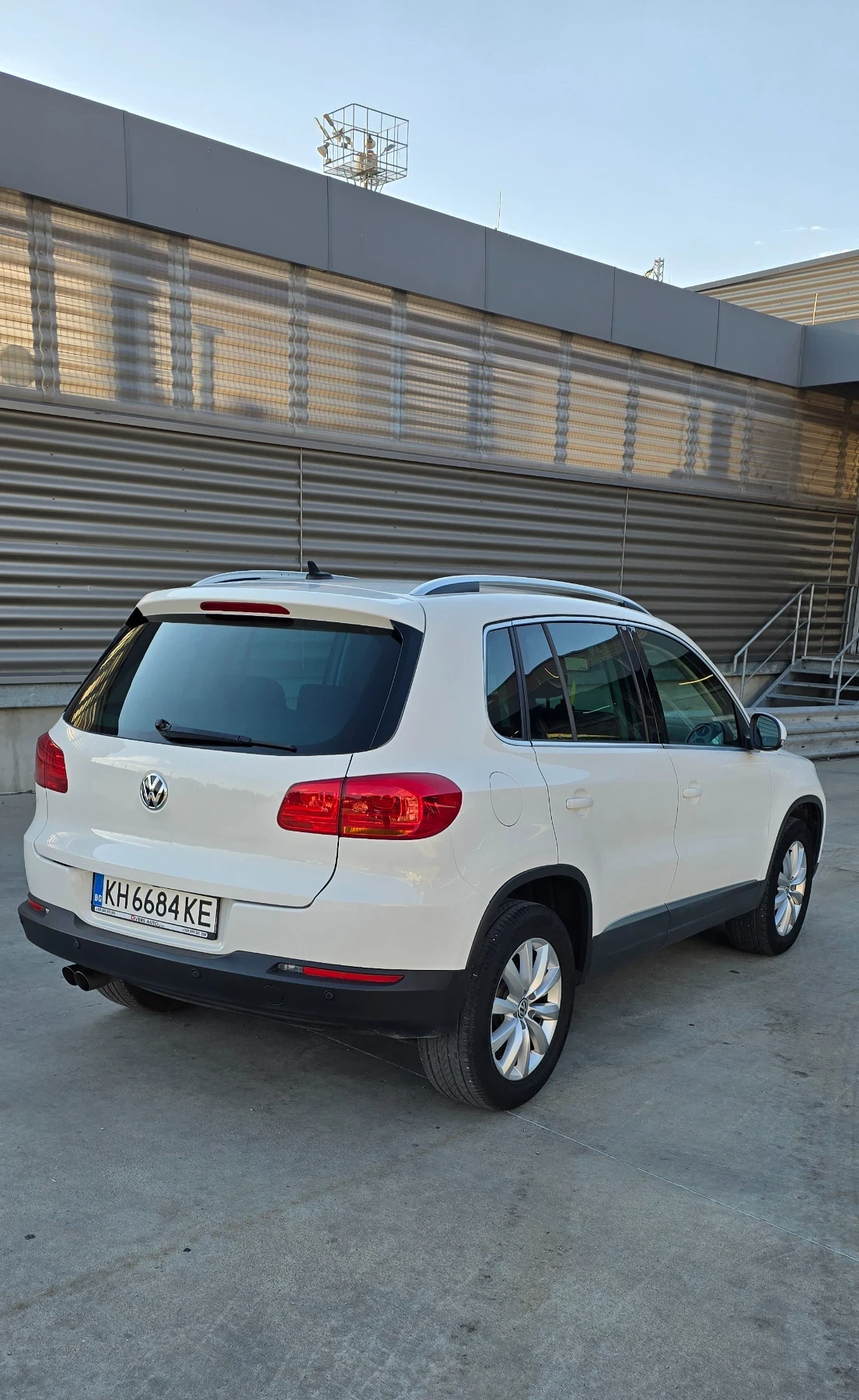 VW Tiguan 2.0 TDI 4x4, снимка 4 - Автомобили и джипове - 56169731