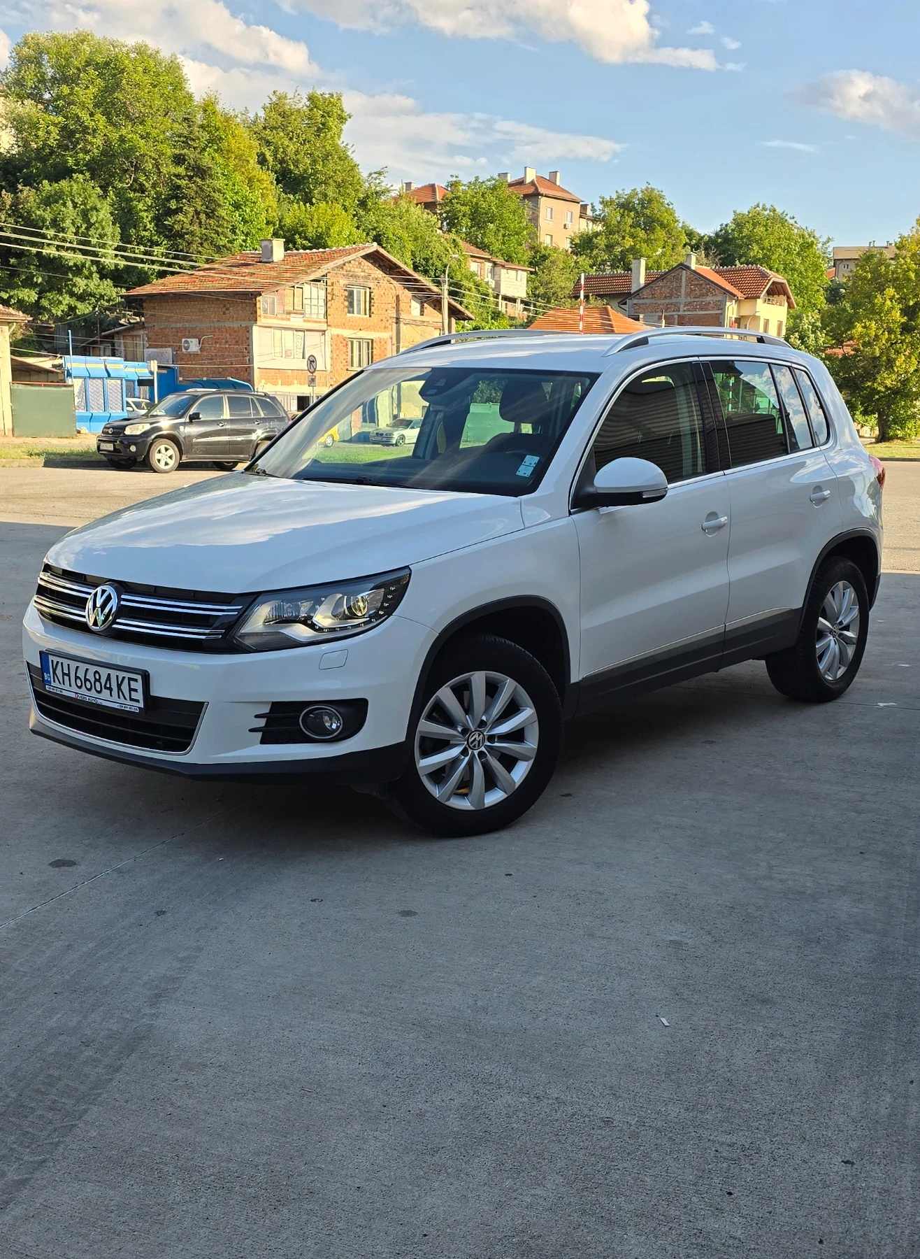 VW Tiguan 2.0 TDI 4x4, снимка 2 - Автомобили и джипове - 56169731