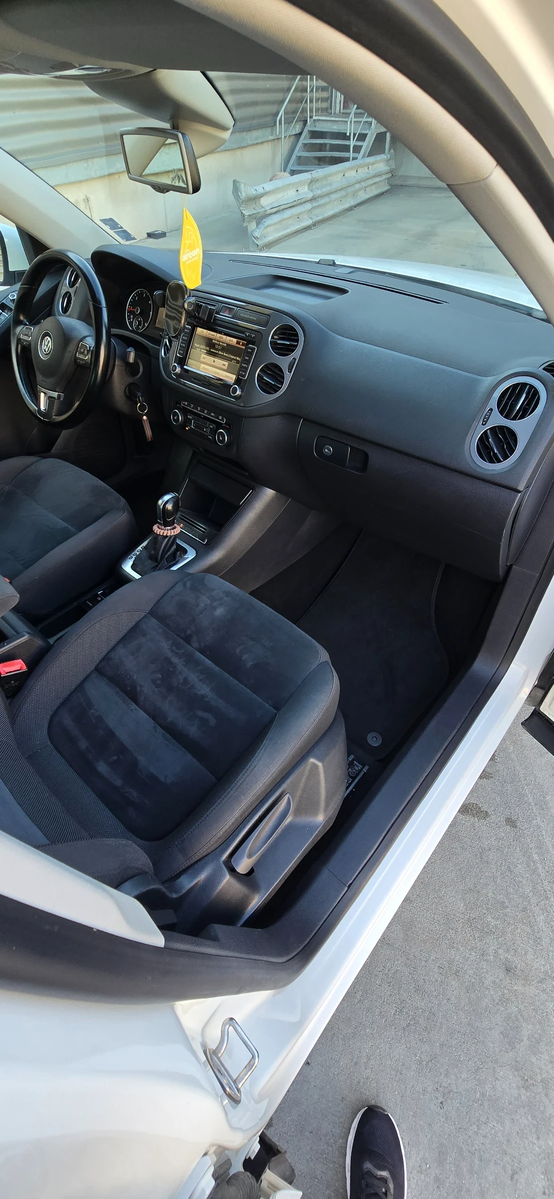 VW Tiguan 2.0 TDI 4x4, снимка 9 - Автомобили и джипове - 56169731
