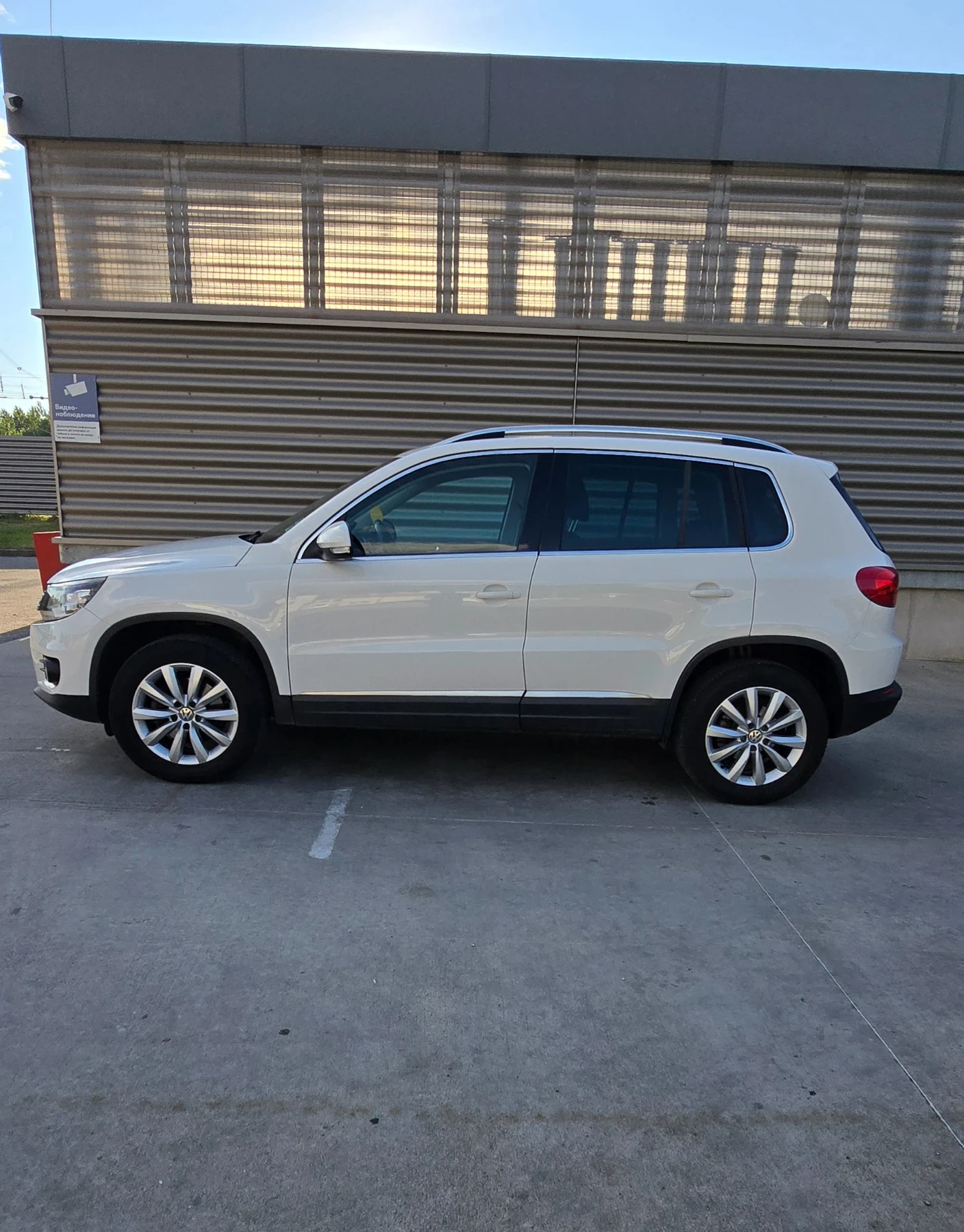 VW Tiguan 2.0 TDI 4x4, снимка 5 - Автомобили и джипове - 56169731