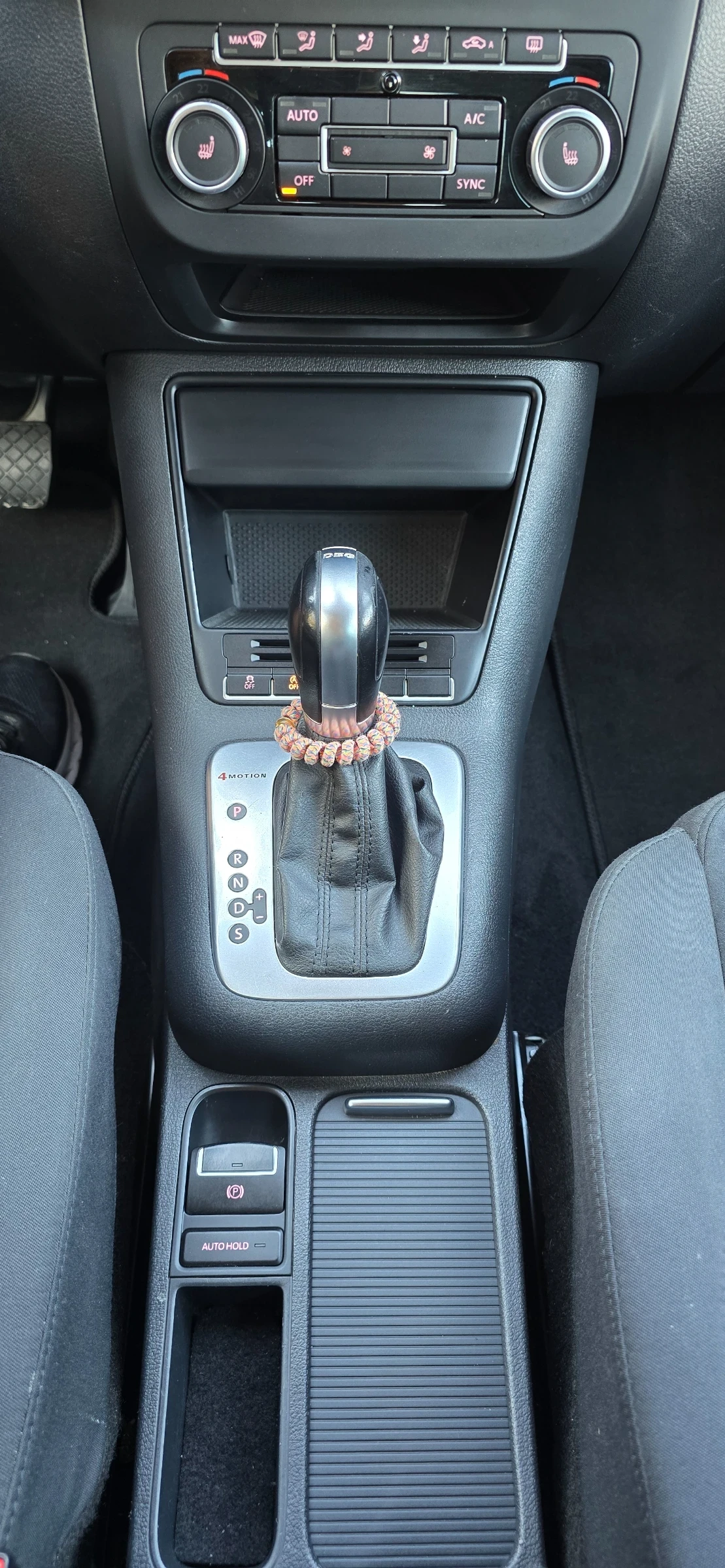 VW Tiguan 2.0 TDI 4x4, снимка 11 - Автомобили и джипове - 56169731