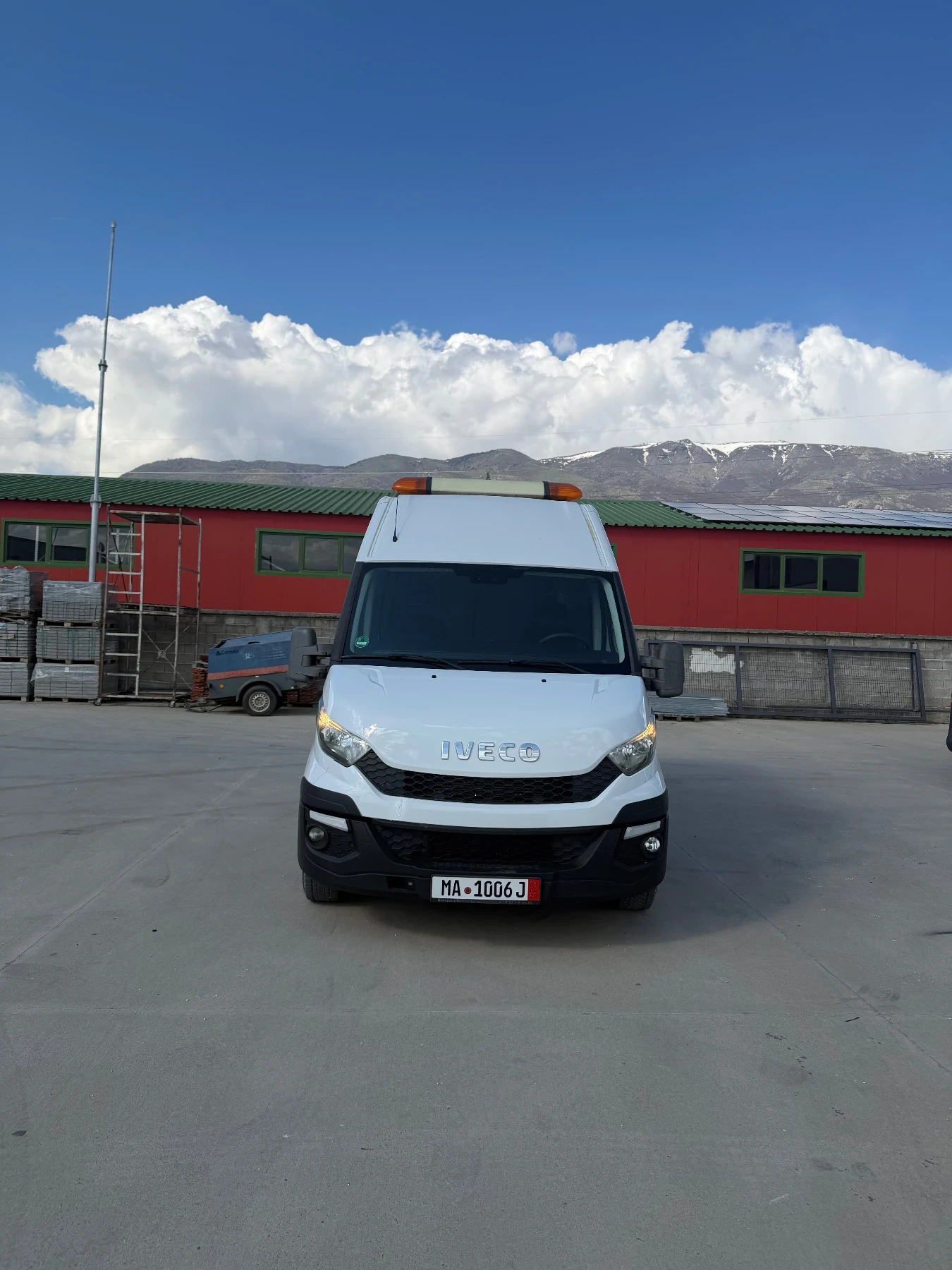 Iveco Daily 3.0d/HI-MATIC/ПЕРФЕКТЕН ЗА КЕМПЕР/ЛИЗИНГ!!!, снимка 2 - Бусове и автобуси - 54237814