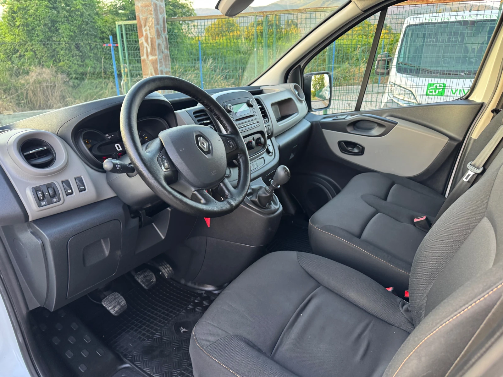 Renault Trafic 1.6TDCI* 110 000км* Оригинал* Германия* КАТО НОВ* , снимка 12 - Бусове и автобуси - 54855013