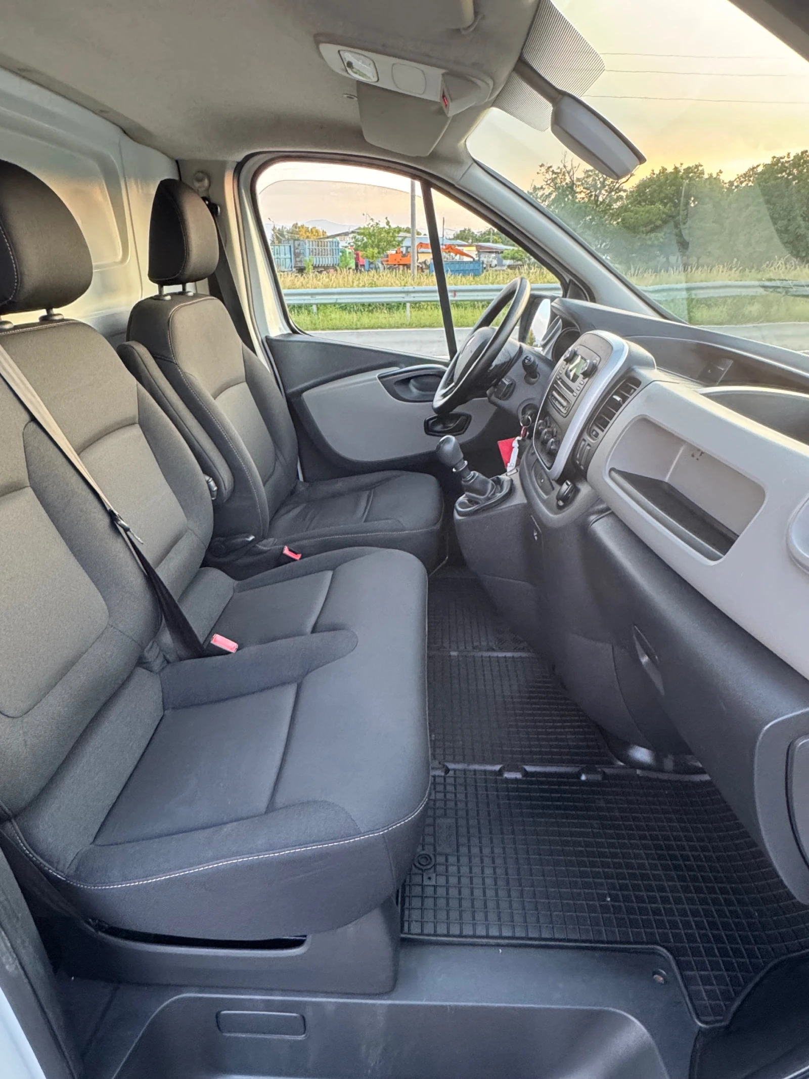 Renault Trafic 1.6TDCI* 110 000км* Оригинал* Германия* КАТО НОВ* , снимка 17 - Бусове и автобуси - 54855013
