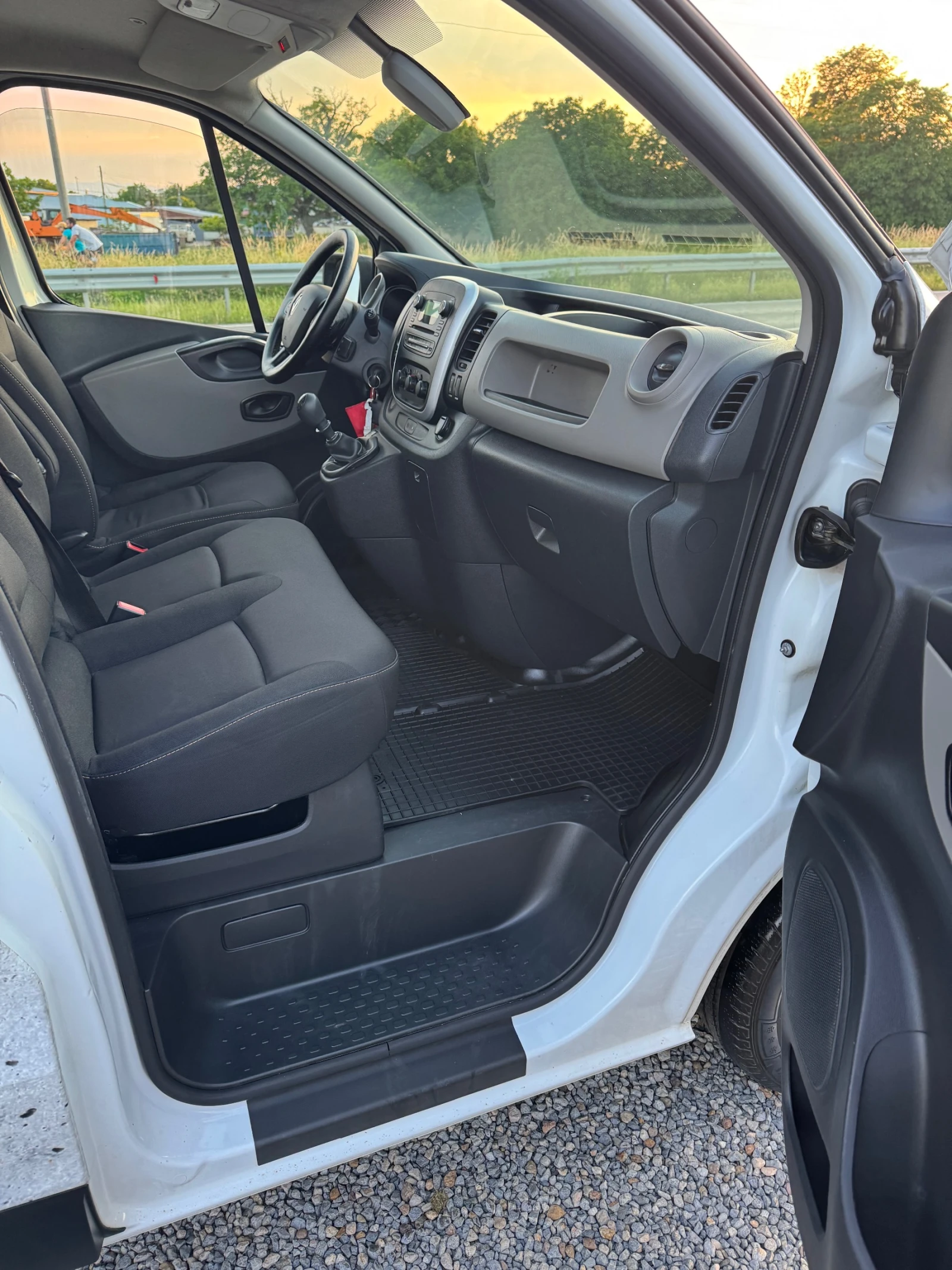 Renault Trafic 1.6TDCI* 110 000км* Оригинал* Германия* КАТО НОВ* , снимка 15 - Бусове и автобуси - 54855013