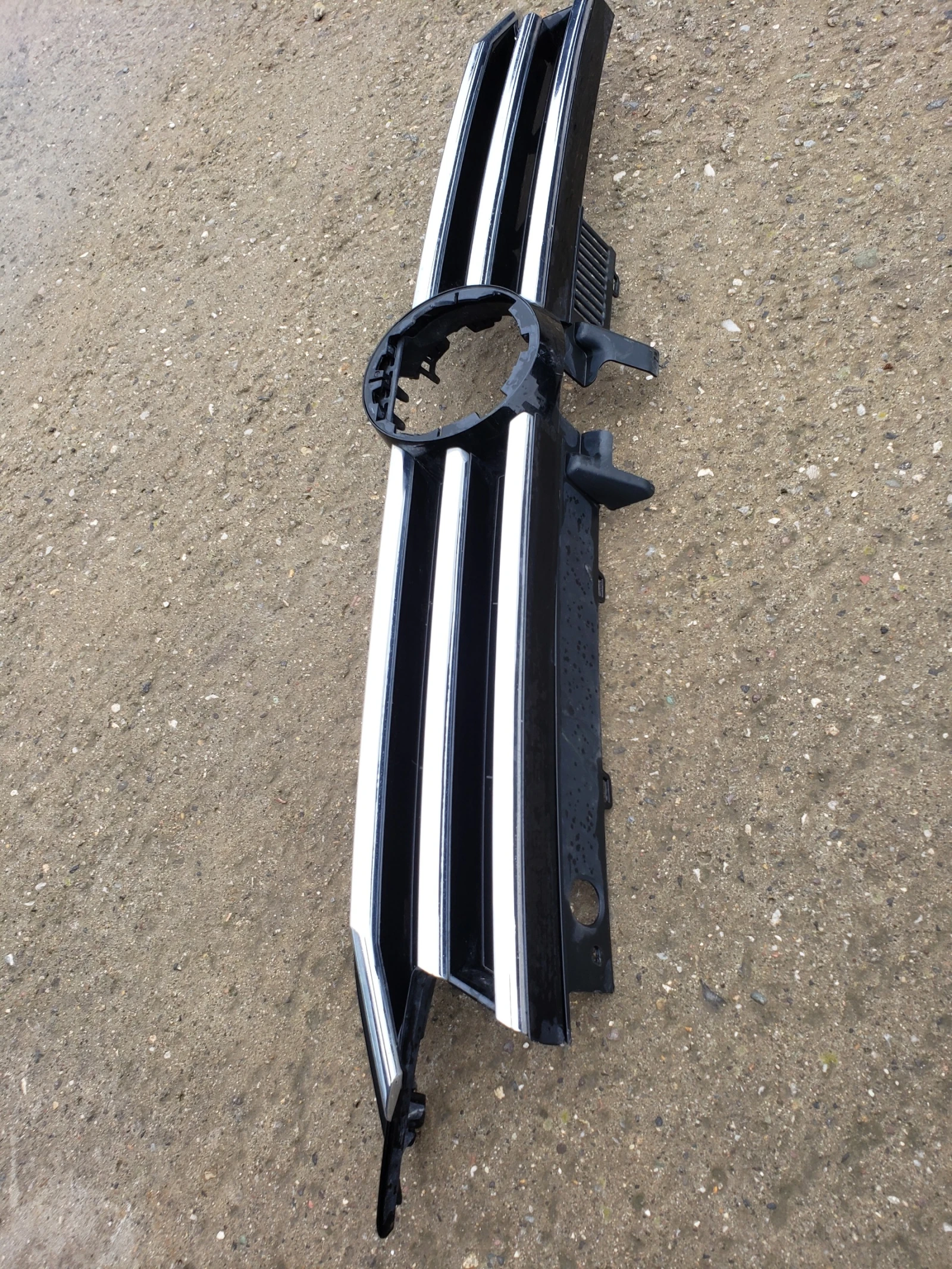 ОРИГИНАЛНА РЕШЕТКА ЗА VW TOURAN 3 след 2015г....5TA853653B...., снимка 2 - Части - 54054262