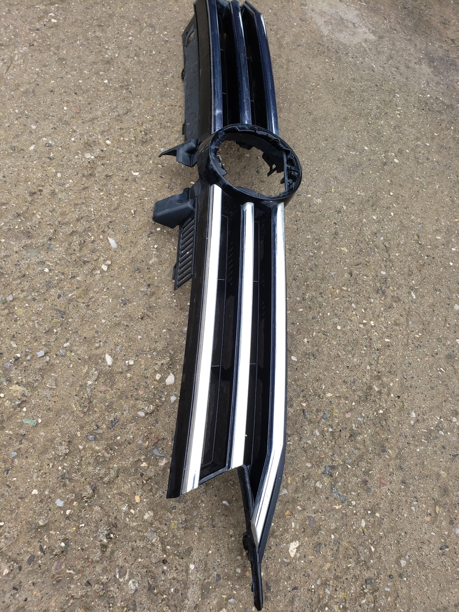 ОРИГИНАЛНА РЕШЕТКА ЗА VW TOURAN 3 след 2015г....5TA853653B...., снимка 3 - Части - 54054262