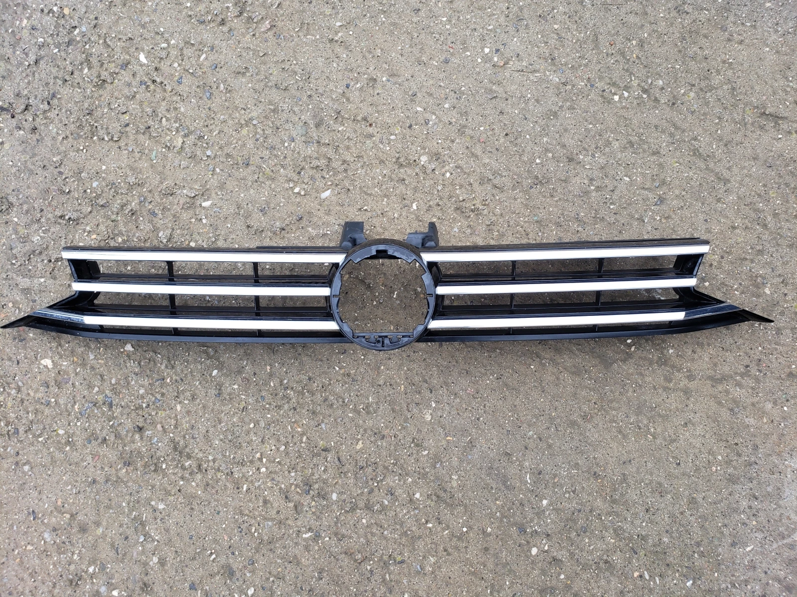 ОРИГИНАЛНА РЕШЕТКА ЗА VW TOURAN 3 след 2015г....5TA853653B....