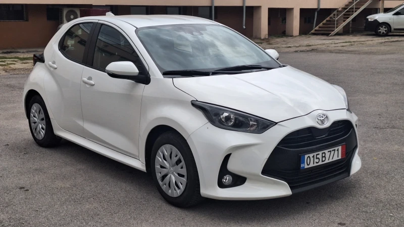 Toyota Yaris 1.0 i, снимка 2 - Автомобили и джипове - 47636968