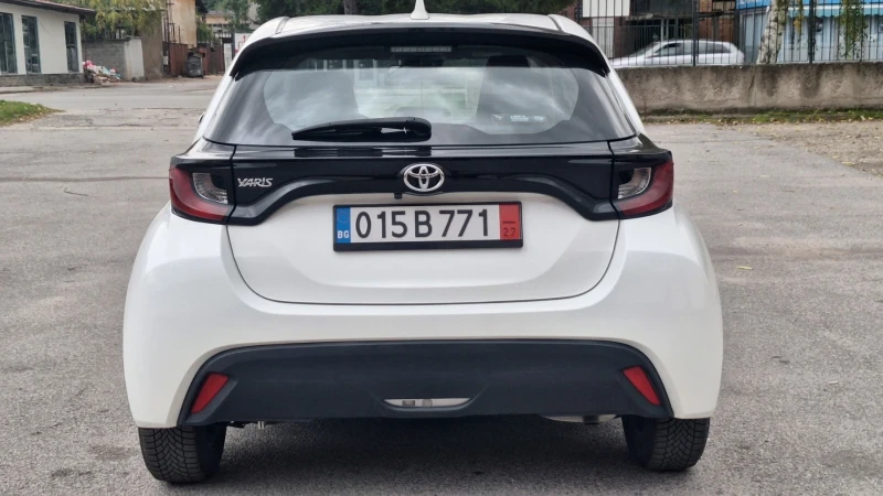 Toyota Yaris 1.0 i, снимка 4 - Автомобили и джипове - 47636968